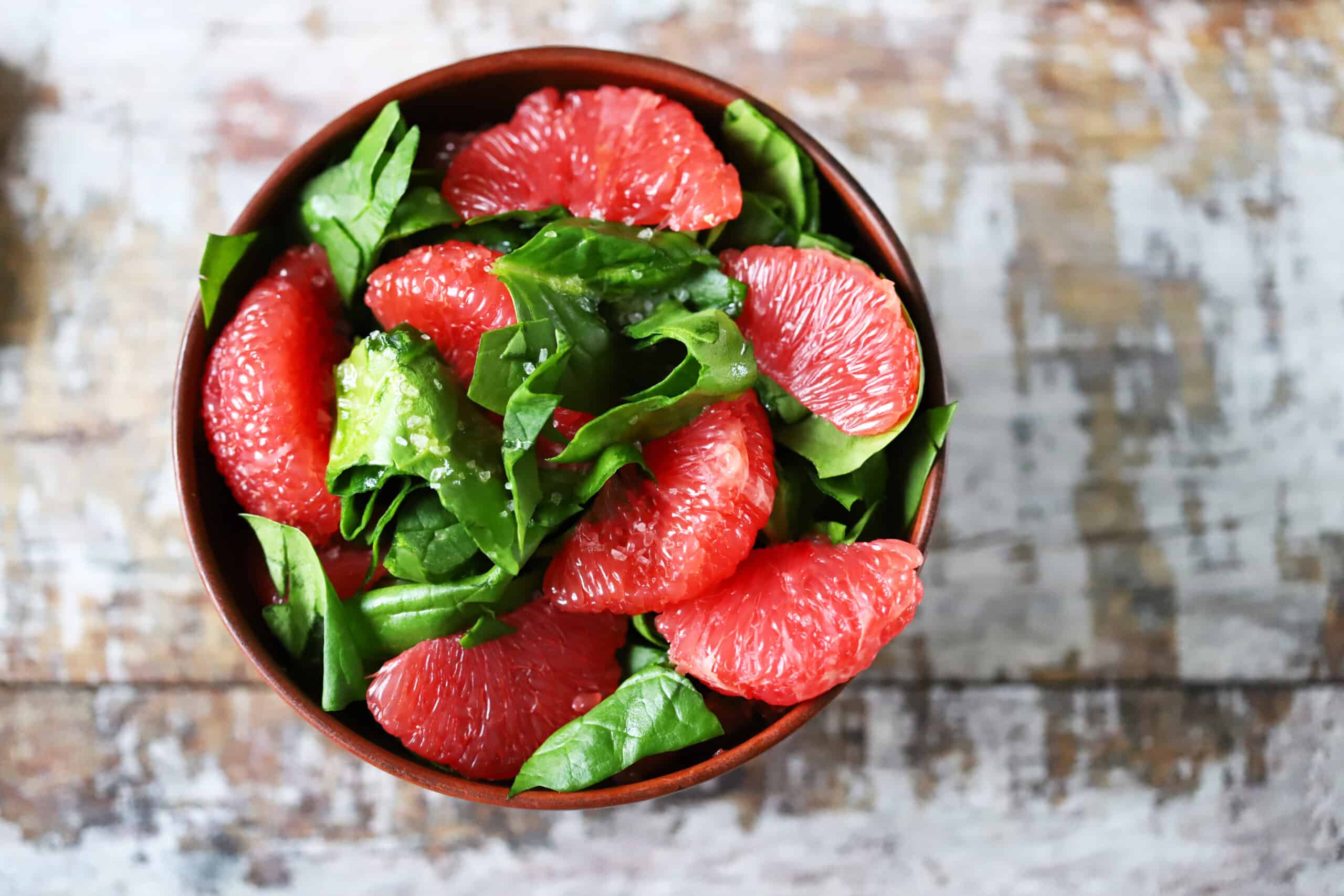 Spinach and grapefruit salad