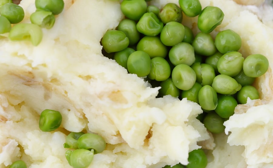 Kohlrabi puree and peas