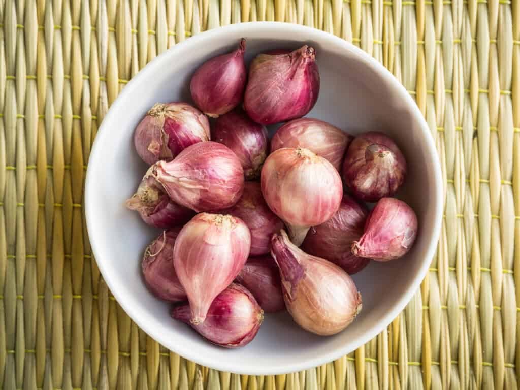 raw shallots