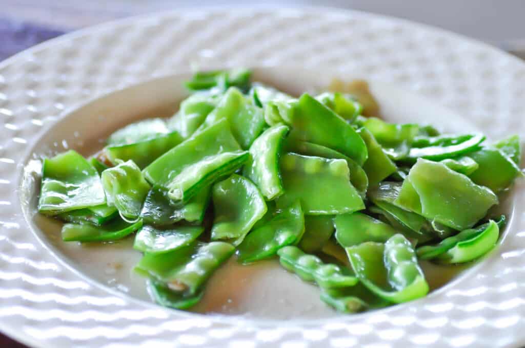 Stir-fried snow peas