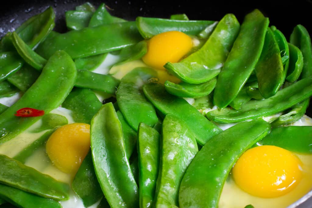 Snow peas with eggs