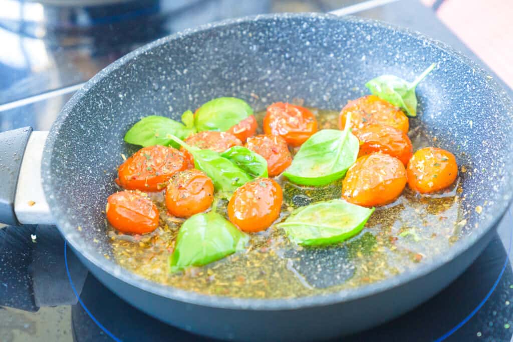 Frying tomatoes