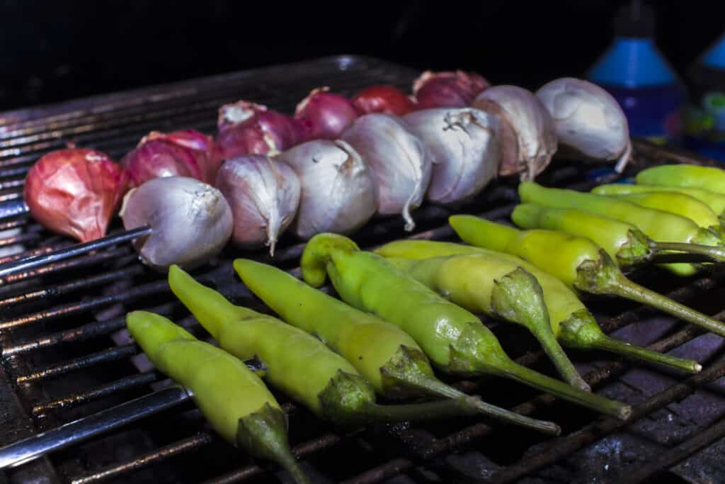 Grilling chili peppers