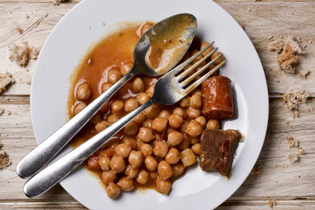 Chickpea stew with bread