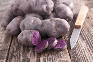 Potatoes with purple skin.