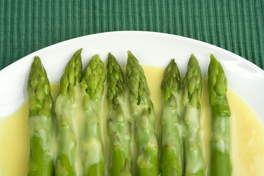 Asparagus and Hollandaise sauce1
